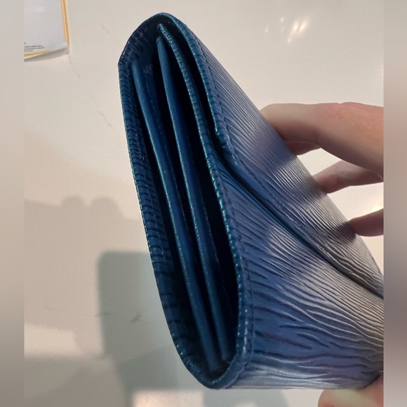 💙Louis Vuitton Vintage Epi Leather Sarah Wallet with COA & Chain BLUE EUC - Picture 5 of 16